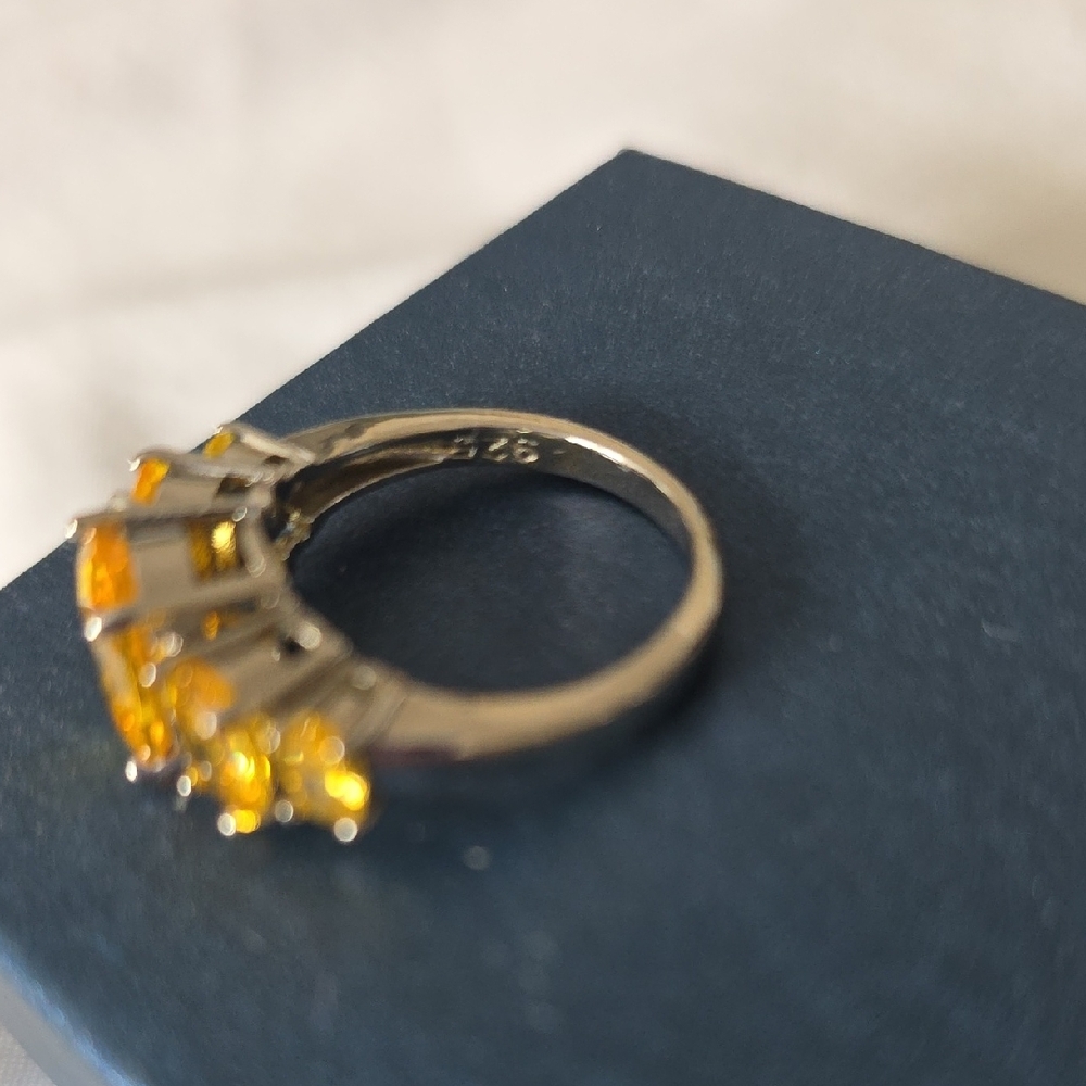 Elegant Yellow Gemstone Ring - Picture 4 of 4